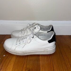 Steve Madden girl sneakers